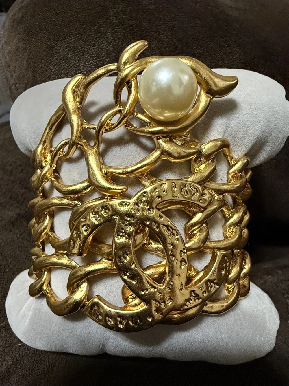 CHANEL Gold-Tone Interlinked Chain Cuff with Pearl Accent